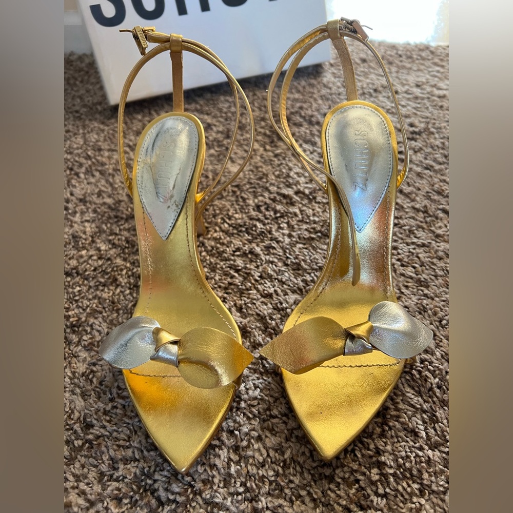 Schutz size 7 heels, gorgeous color two tone silver and gold. Worn once.